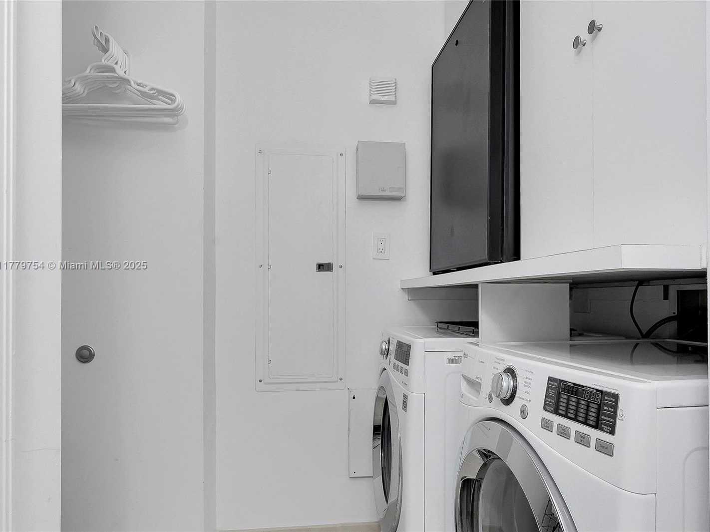 Small Image of 1425 BRICKELL AVE #61E, Miami Number 26