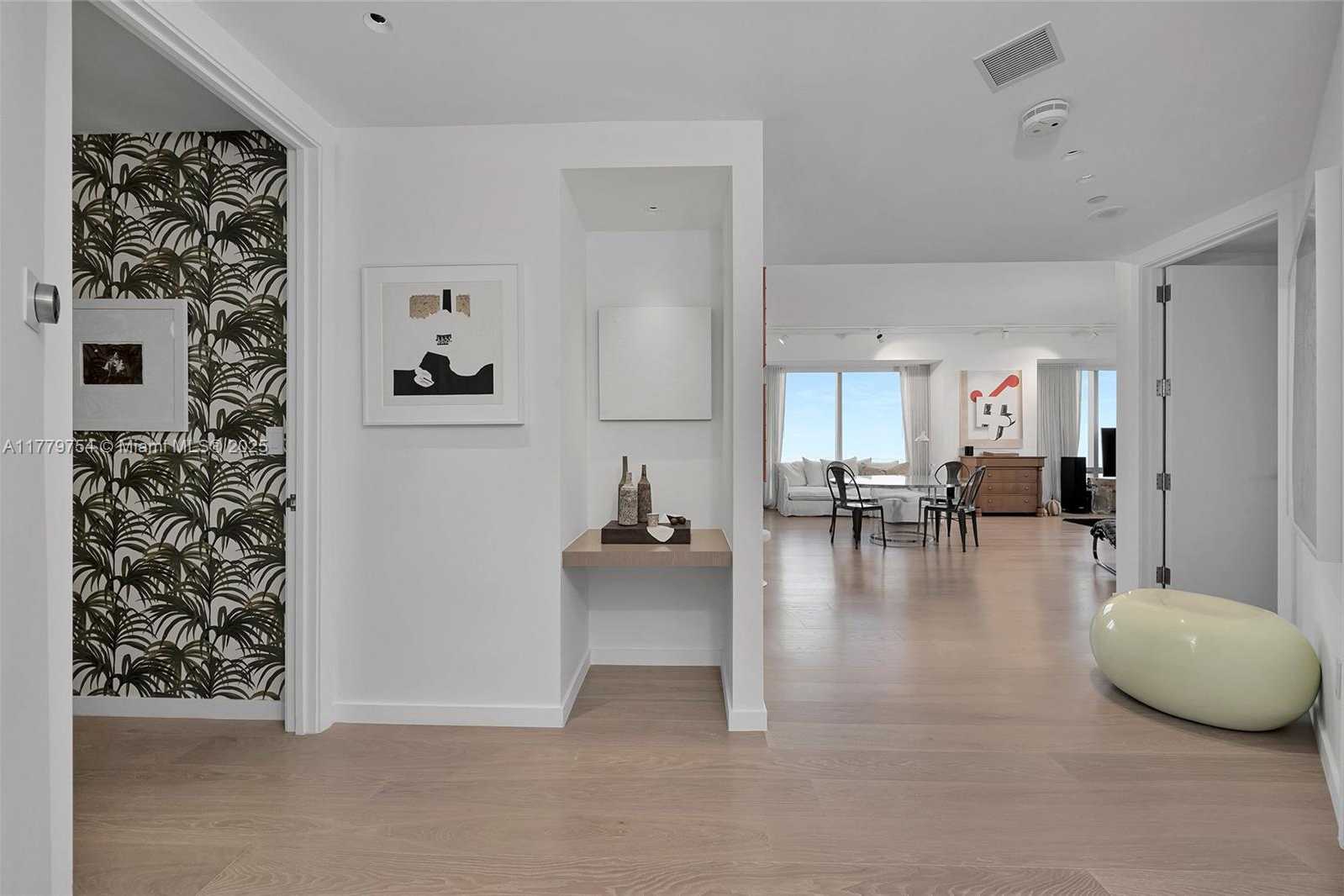 Small Image of 1425 BRICKELL AVE #61E, Miami Number 3