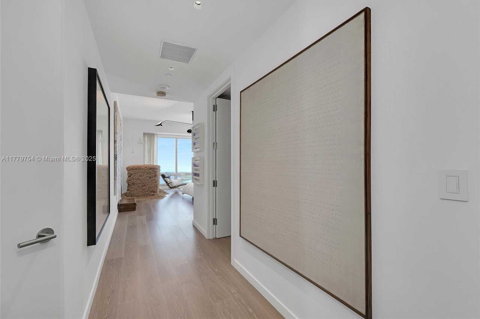 Small Image of 1425 BRICKELL AVE #61E, Miami Number 31