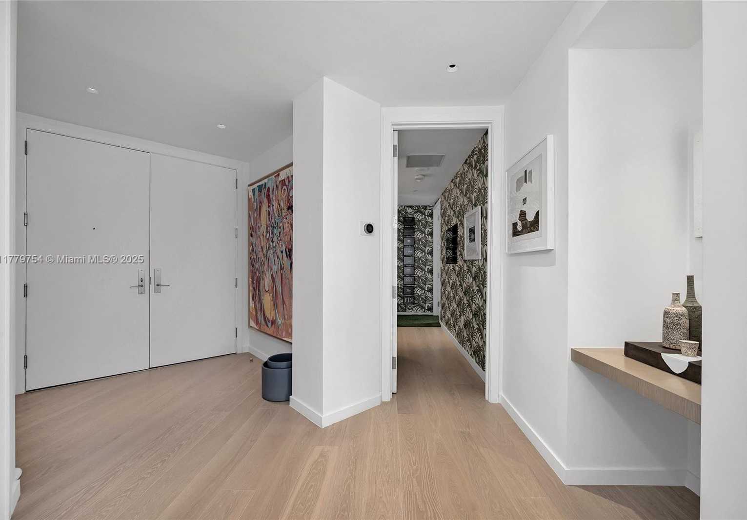 Small Image of 1425 BRICKELL AVE #61E, Miami Number 4
