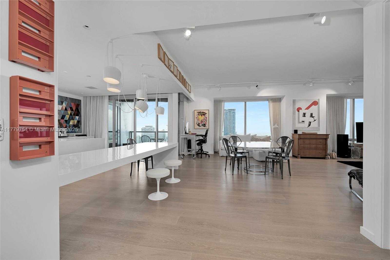 Small Image of 1425 BRICKELL AVE #61E, Miami Number 5