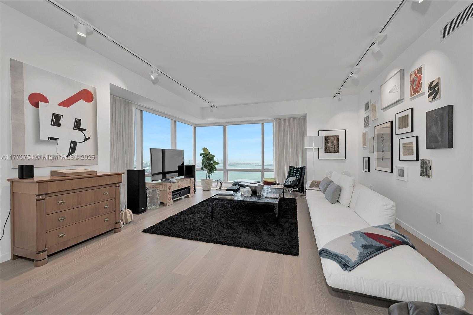 Small Image of 1425 BRICKELL AVE #61E, Miami Number 7