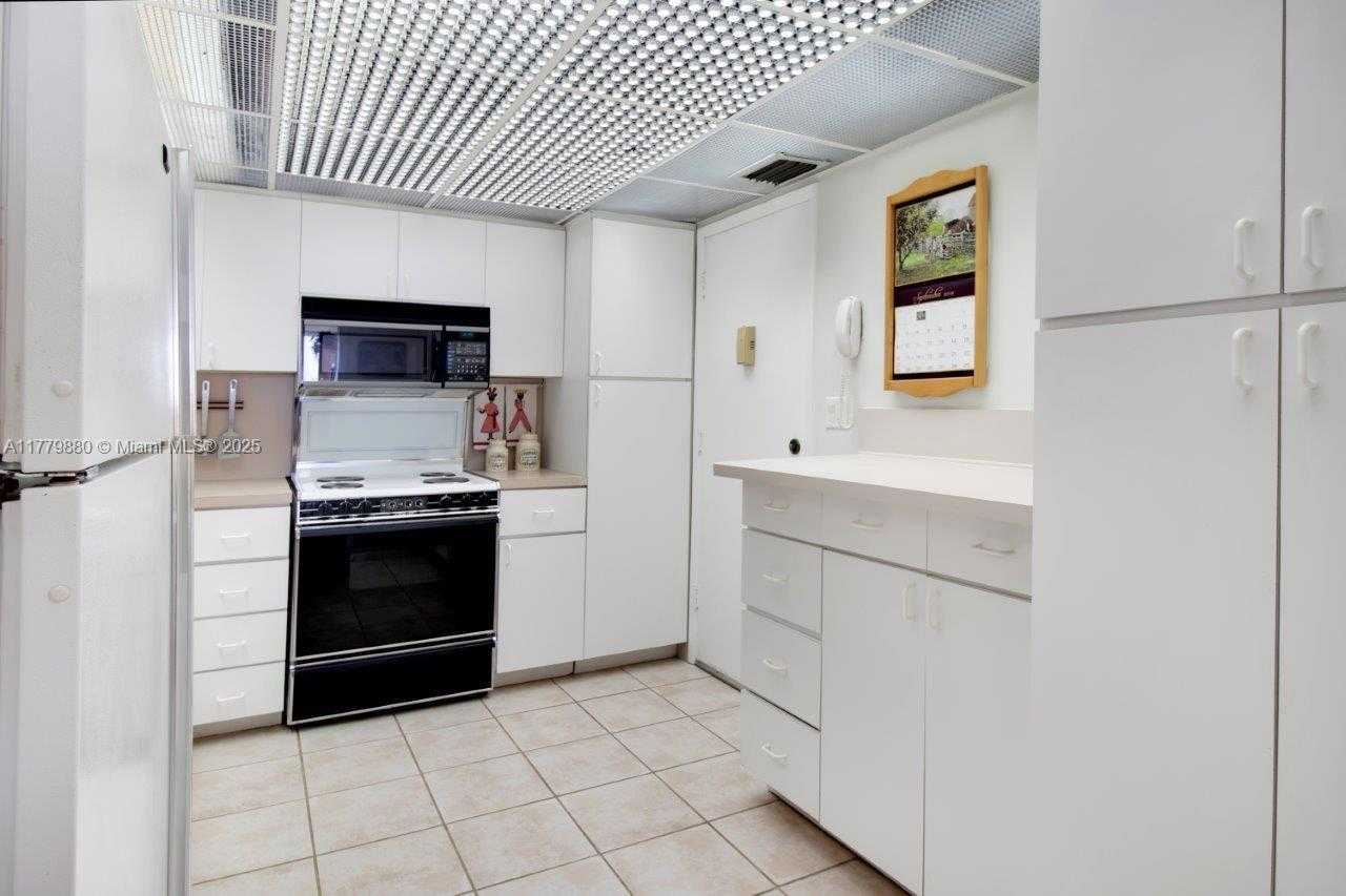 Small Image of 5005 COLLINS AVE #319, Miami Beach Number 11
