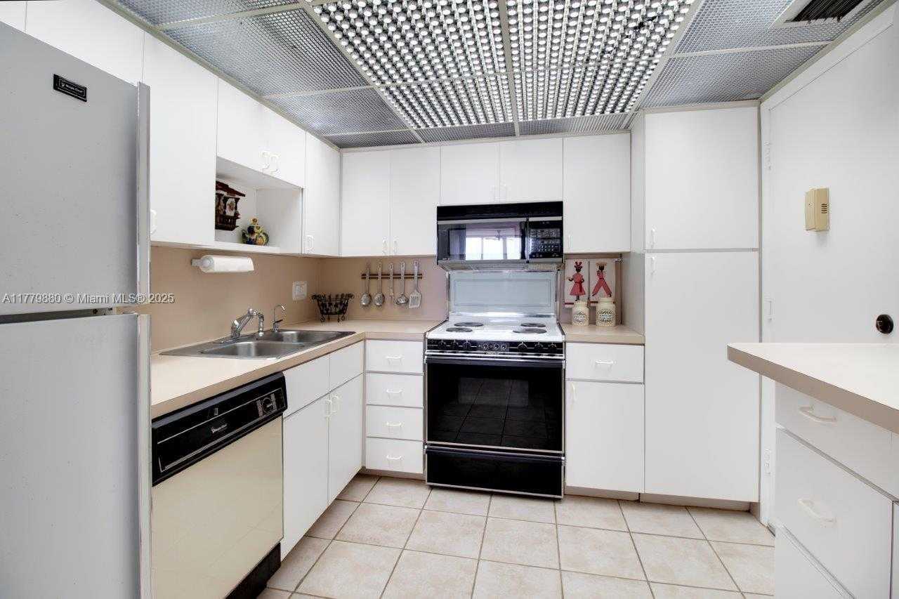 Small Image of 5005 COLLINS AVE #319, Miami Beach Number 12