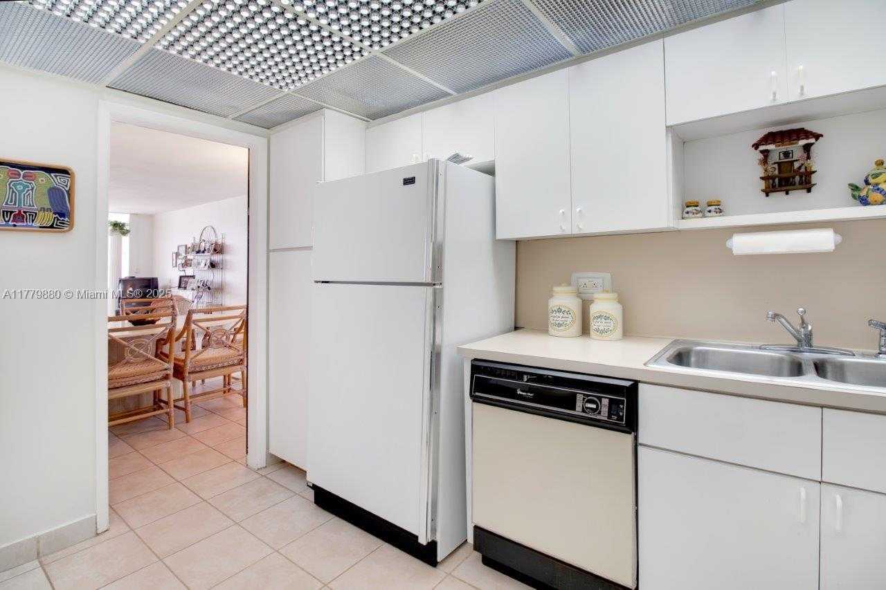 Small Image of 5005 COLLINS AVE #319, Miami Beach Number 13