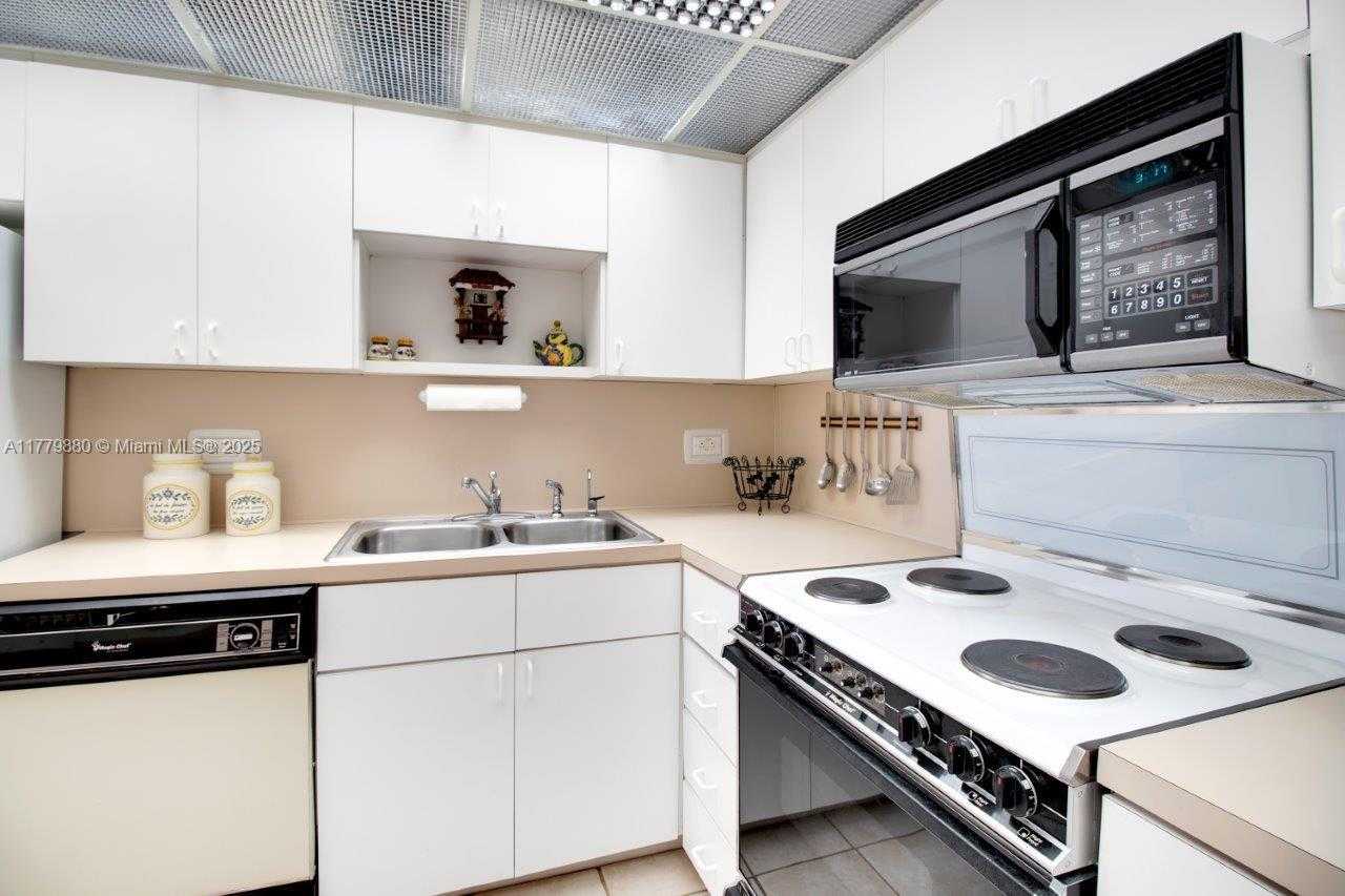 Small Image of 5005 COLLINS AVE #319, Miami Beach Number 14