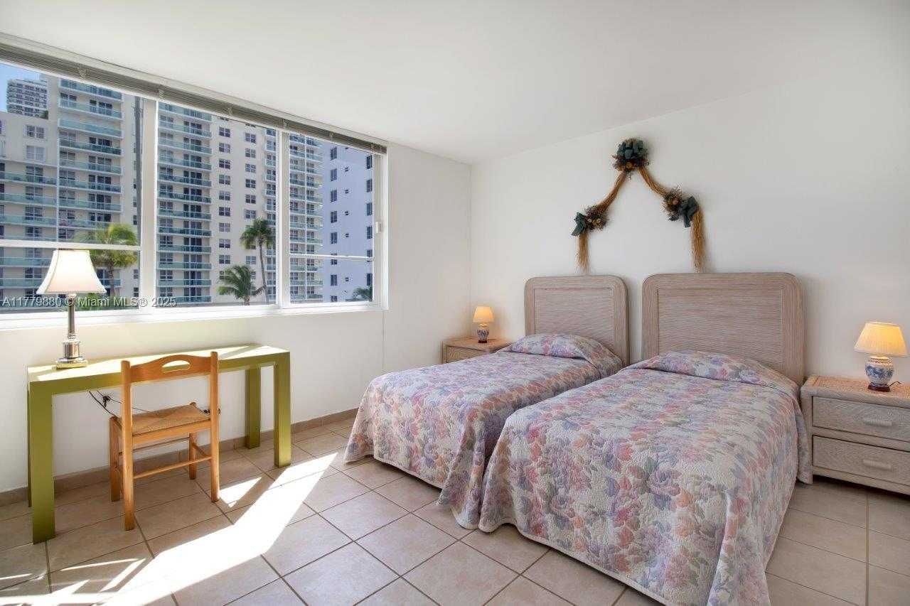 Small Image of 5005 COLLINS AVE #319, Miami Beach Number 18