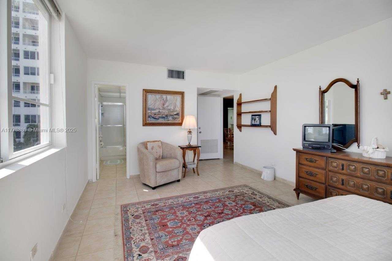 Small Image of 5005 COLLINS AVE #319, Miami Beach Number 21