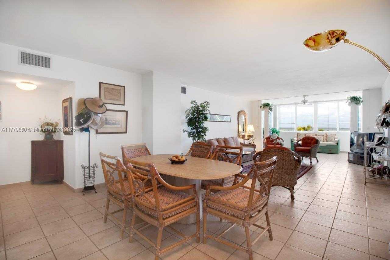 Small Image of 5005 COLLINS AVE #319, Miami Beach Number 4