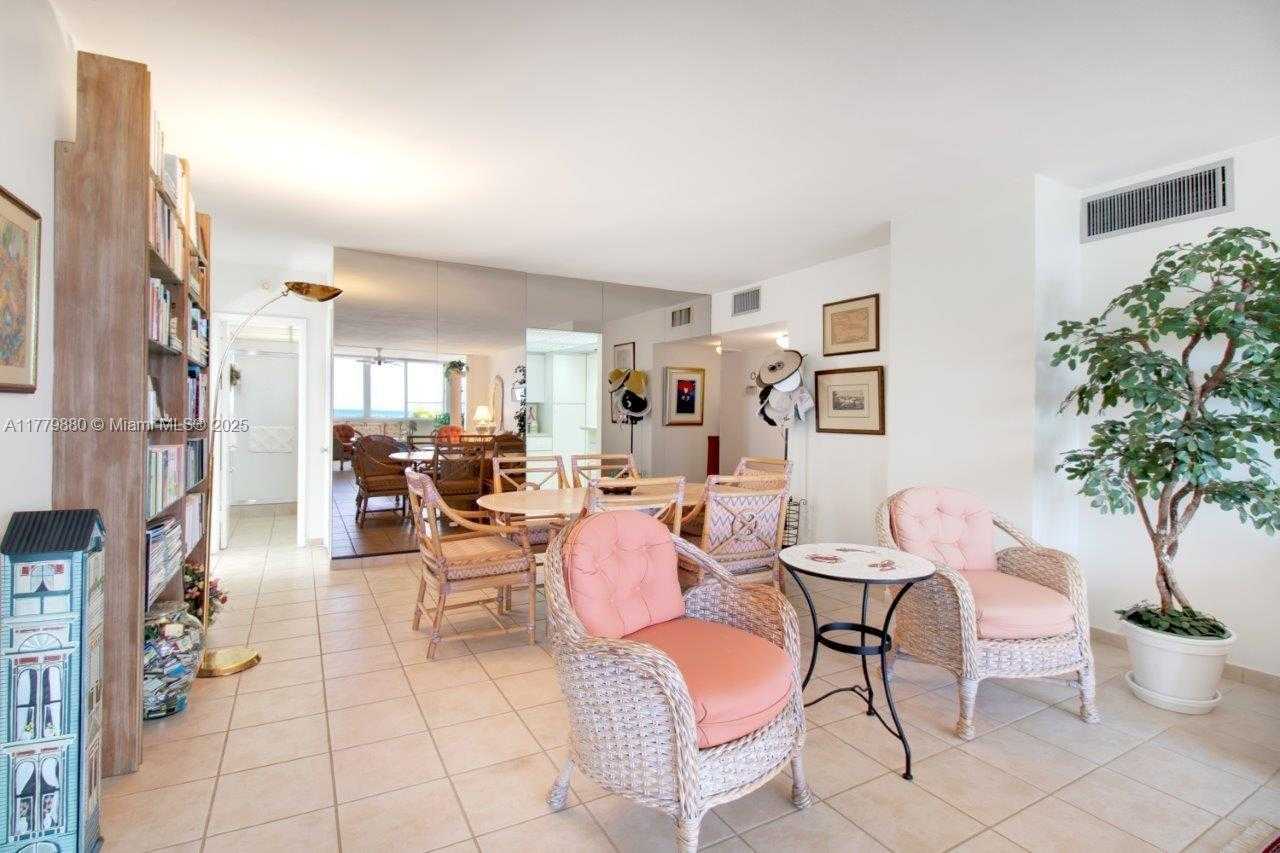 Small Image of 5005 COLLINS AVE #319, Miami Beach Number 9