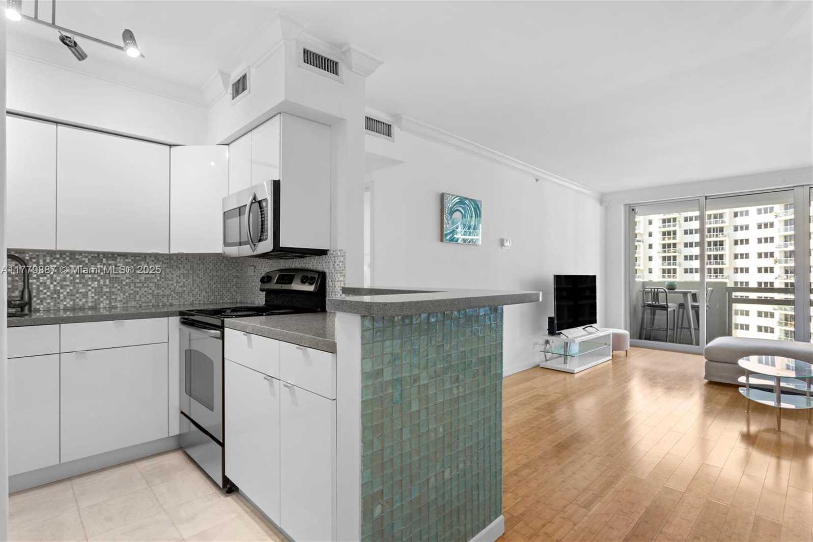 Small Image of 1500 BAY RD #866S, Miami Beach Number 3