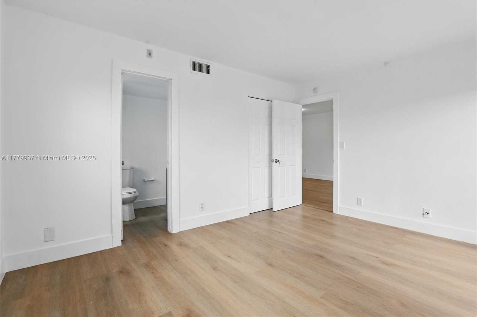 Small Image of 8540 NORTH SHERMAN CIR #408, Miramar Number 16