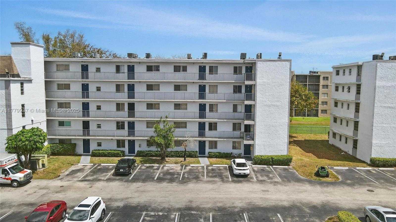 Small Image of 8540 NORTH SHERMAN CIR #408, Miramar Number 2