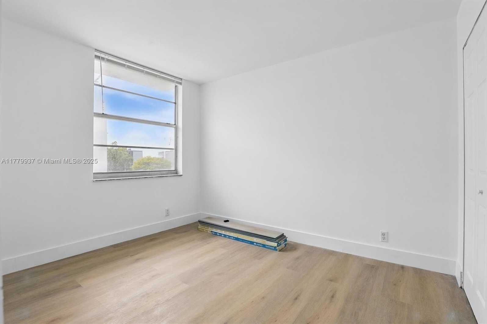 Small Image of 8540 NORTH SHERMAN CIR #408, Miramar Number 22