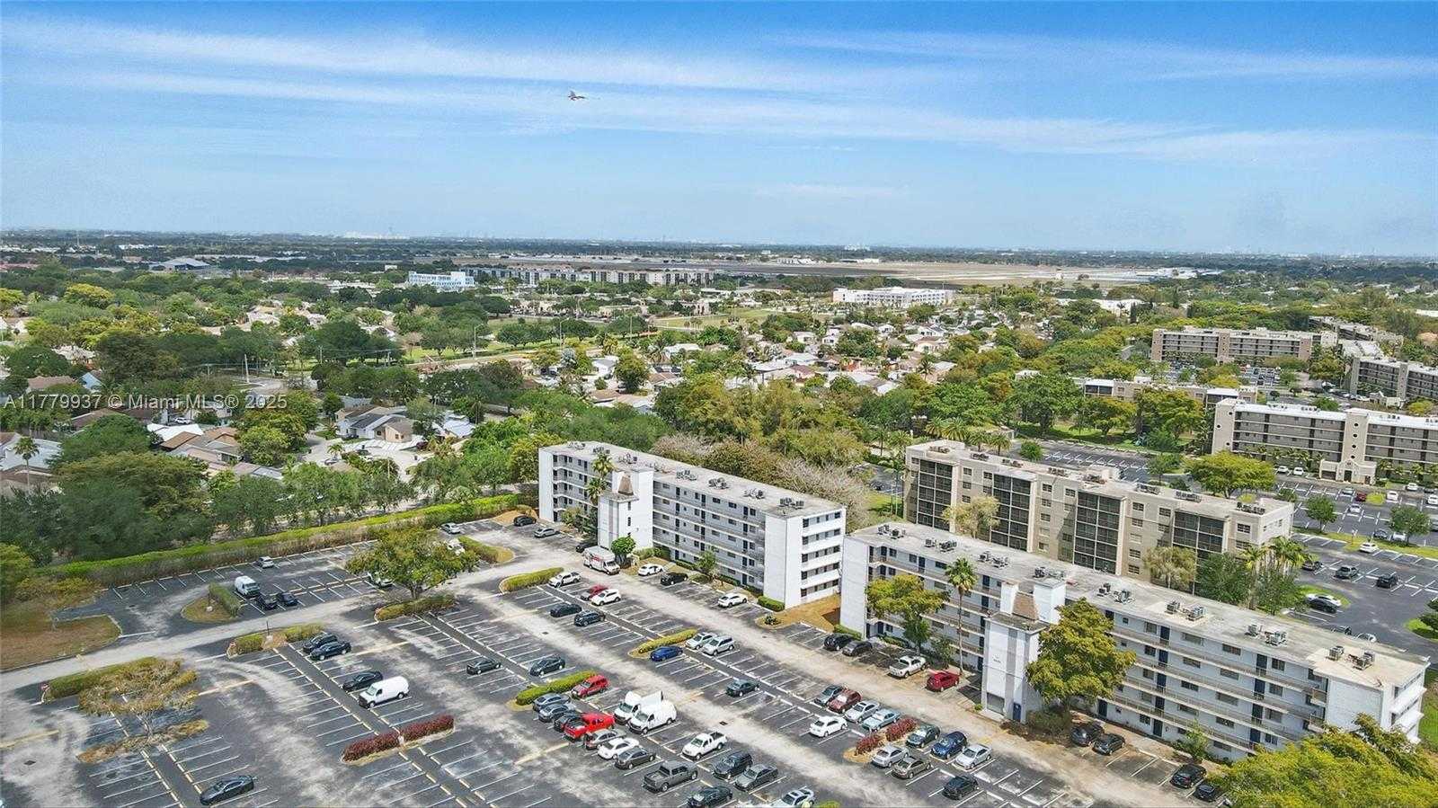 Small Image of 8540 NORTH SHERMAN CIR #408, Miramar Number 3