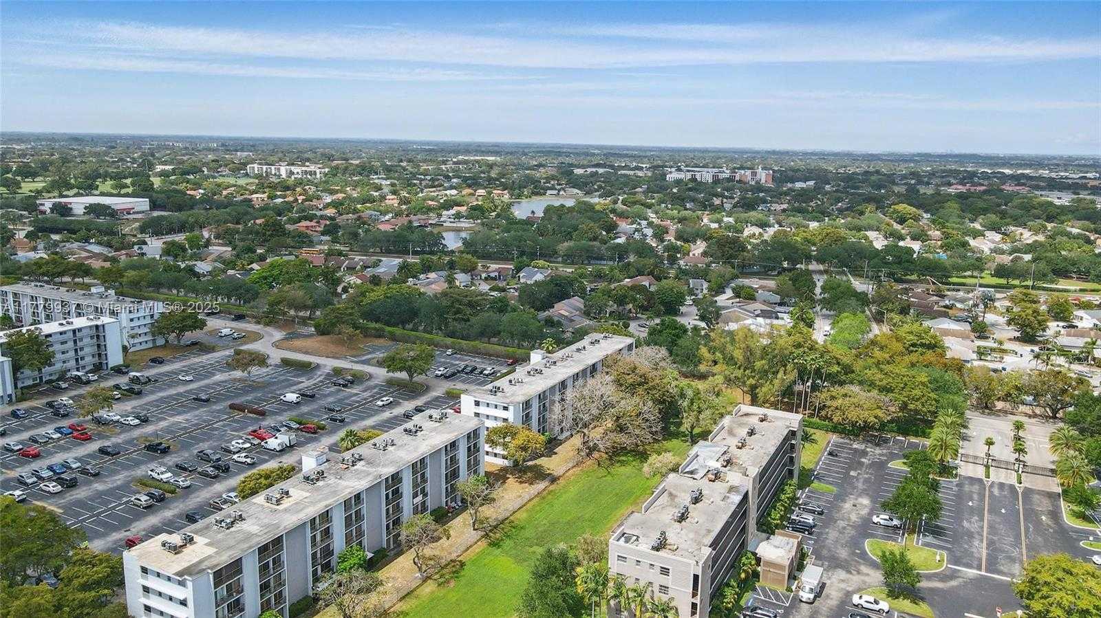 Small Image of 8540 NORTH SHERMAN CIR #408, Miramar Number 4