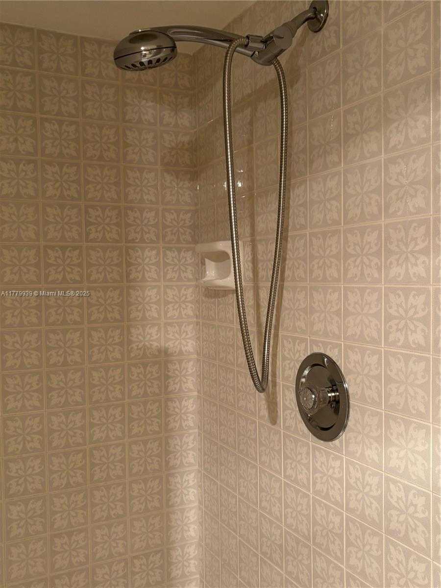 Small Image of 1865 SOUTH OCEAN DR #3F, Hallandale Beach Number 9
