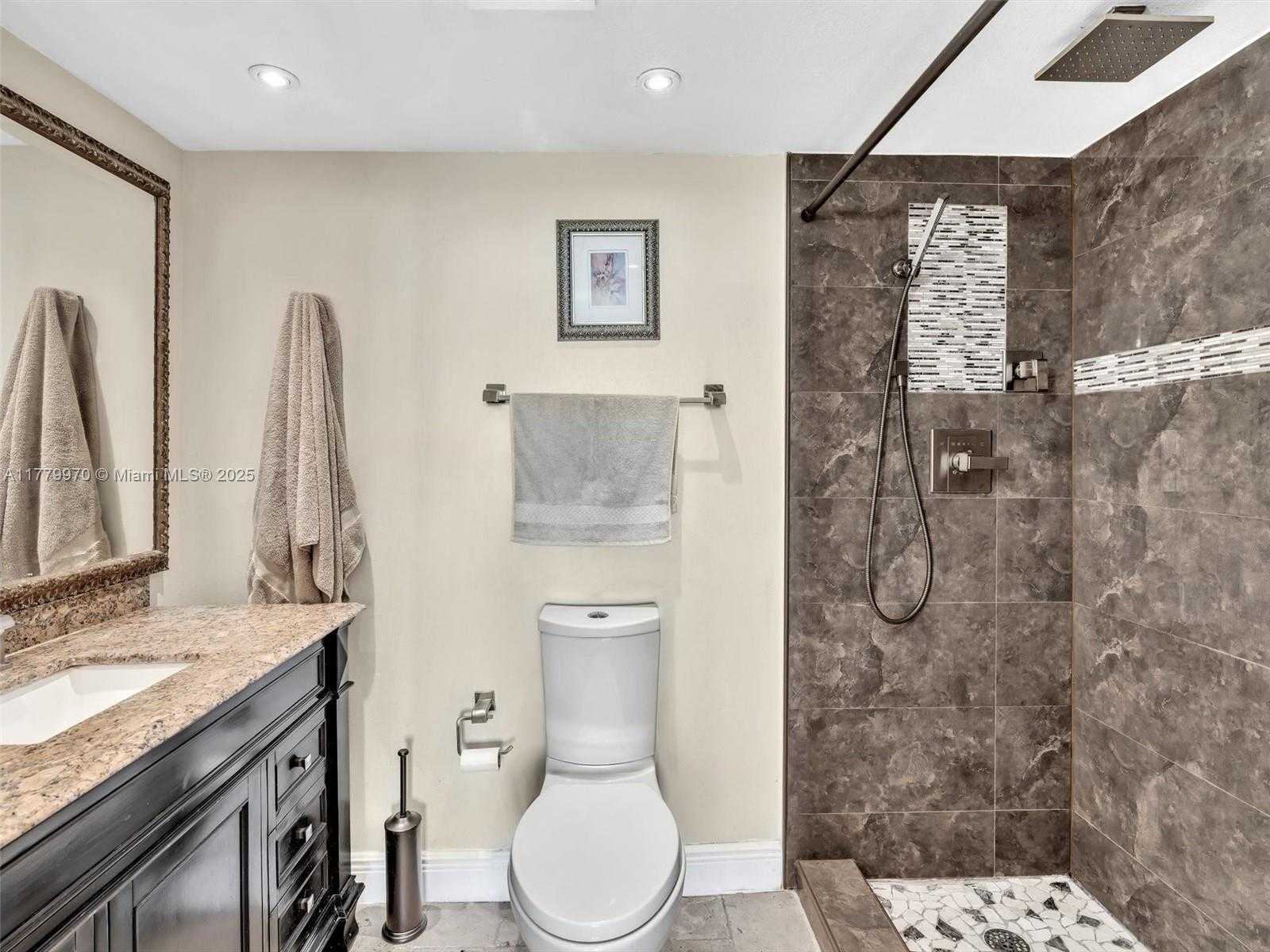Small Image of 6770 INDIAN CREEK DR #7K, Miami Beach Number 21