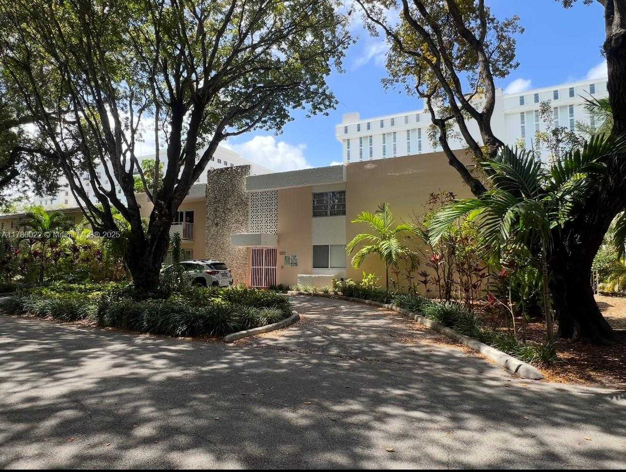 Small Image of 1235 MARIPOSA AVE #1, Coral Gables Number 2