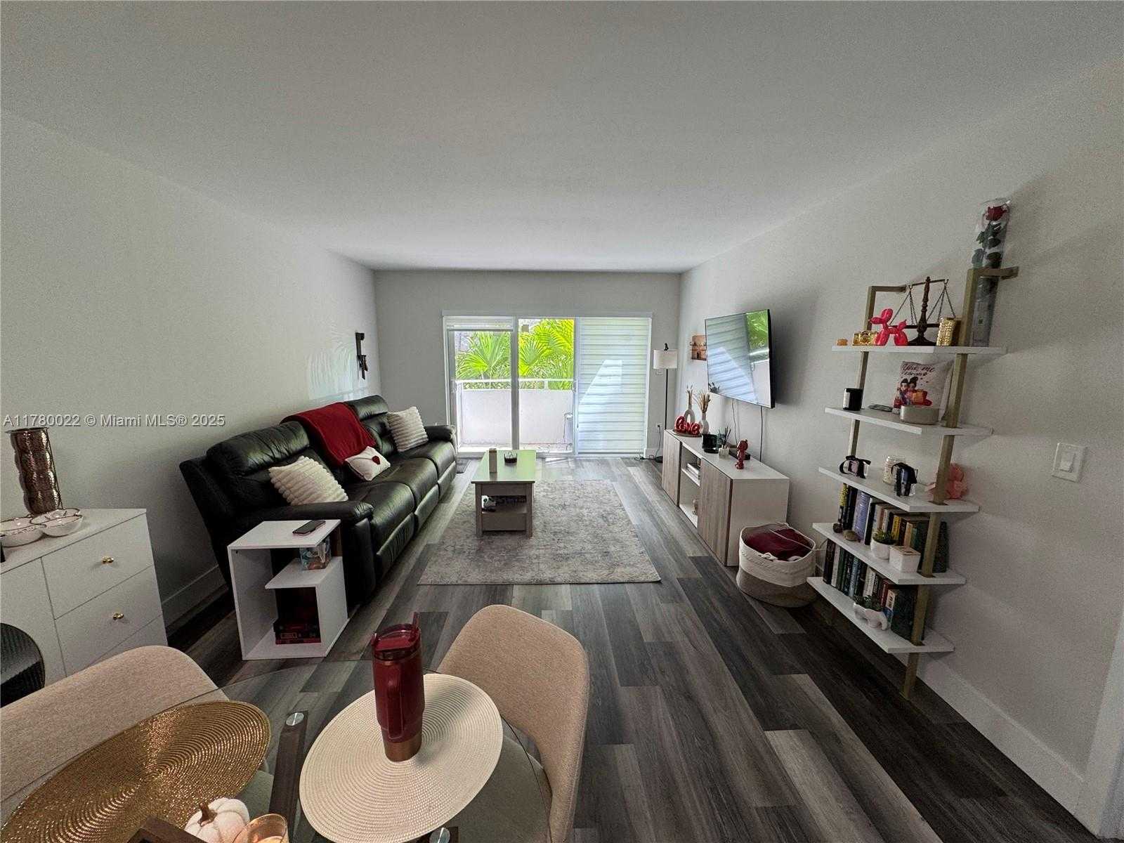 Small Image of 1235 MARIPOSA AVE #1, Coral Gables Number 3