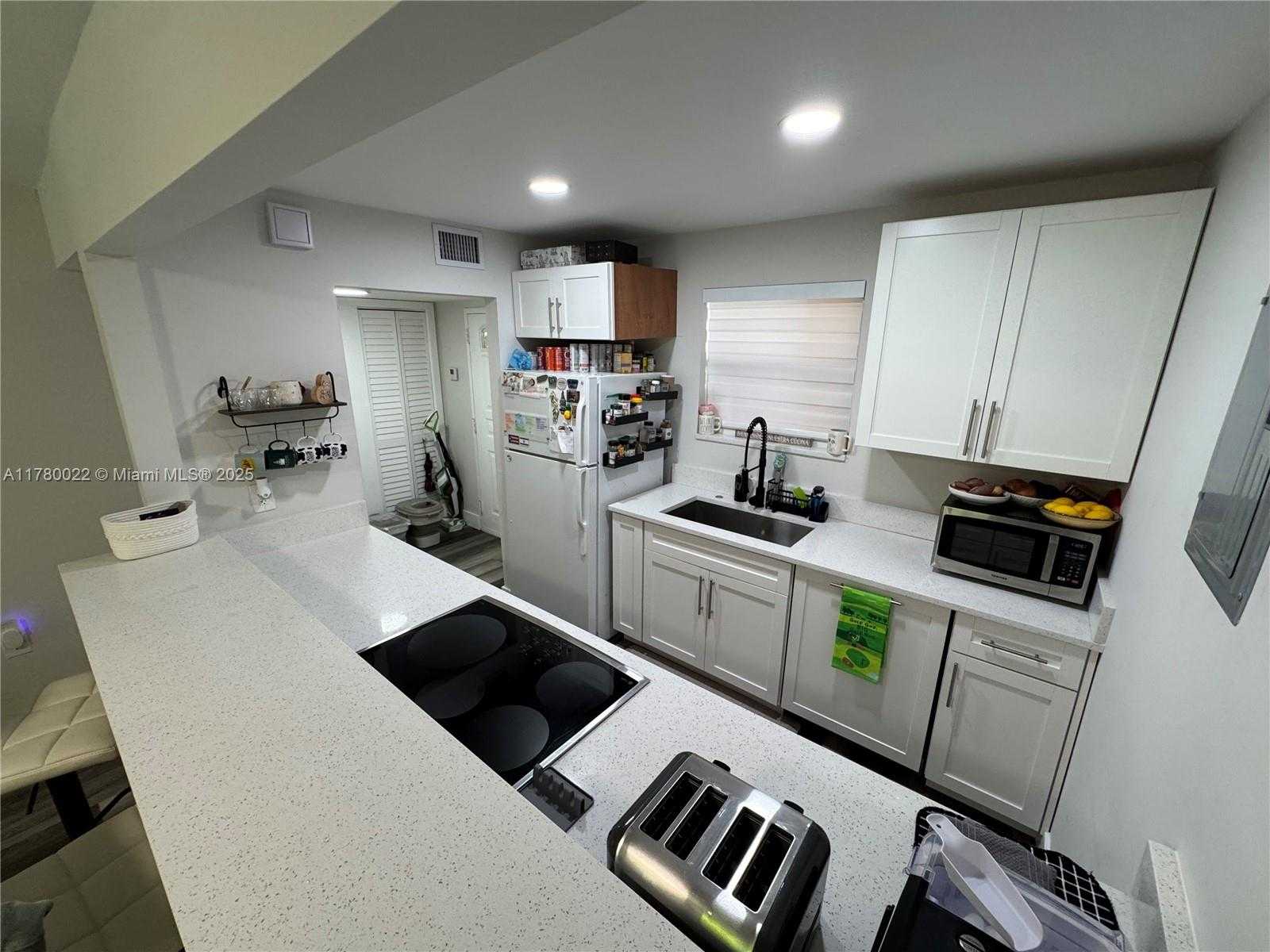Small Image of 1235 MARIPOSA AVE #1, Coral Gables Number 6