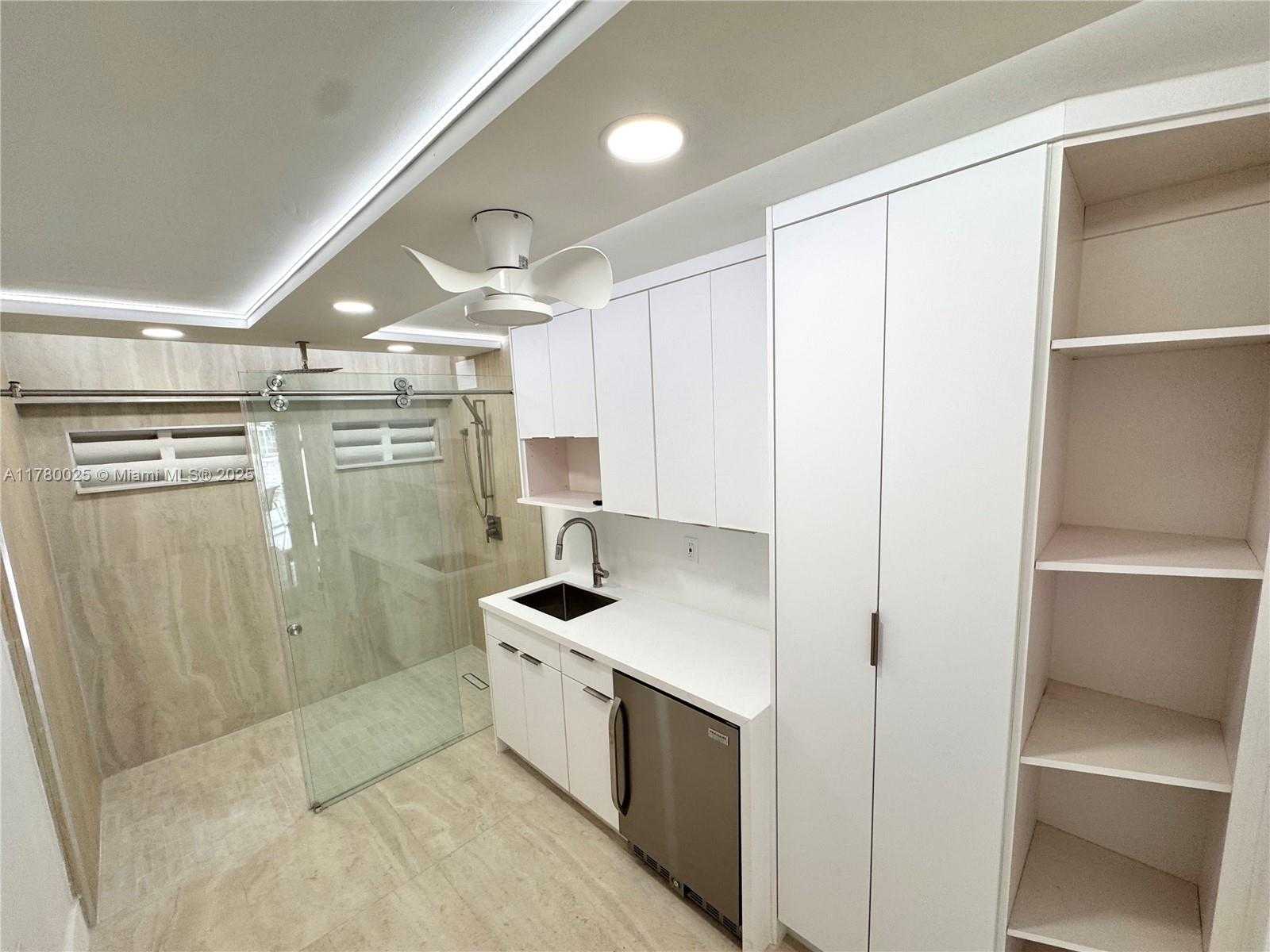 Small Image of 2899 COLLINS AVE #6, Miami Beach Number 3