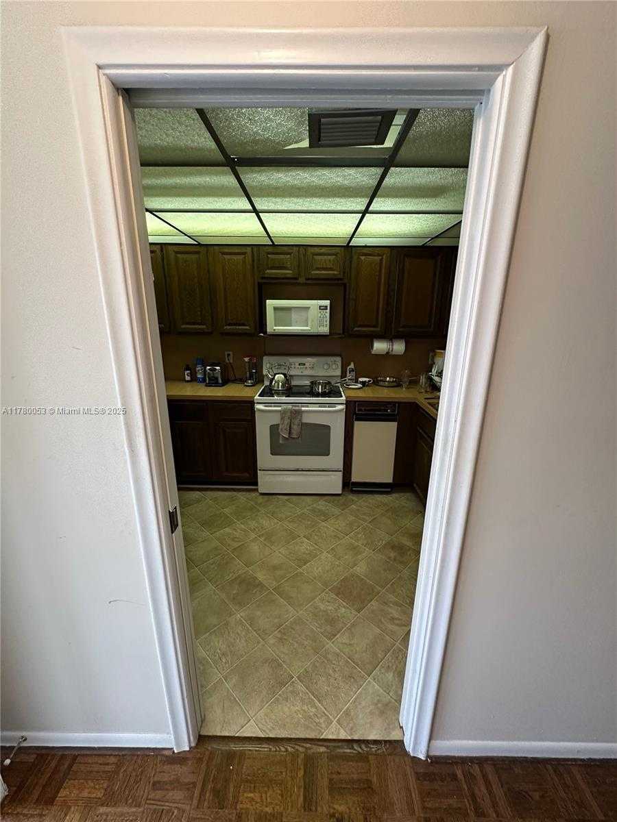 Small Image of 11405 SOUTH WEST 87TH TER, Miami Number 16