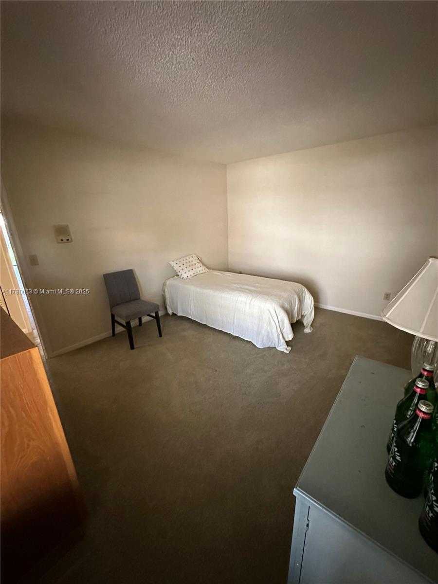 Small Image of 11405 SOUTH WEST 87TH TER, Miami Number 25