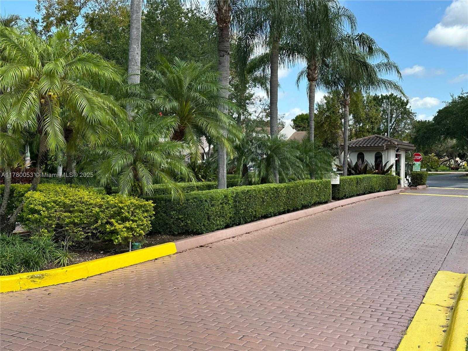 Small Image of 11405 SOUTH WEST 87TH TER, Miami Number 3