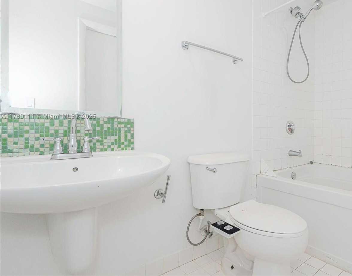 Small Image of 10 SOUTH WEST SOUTH RIVER DR #607, Miami Number 17