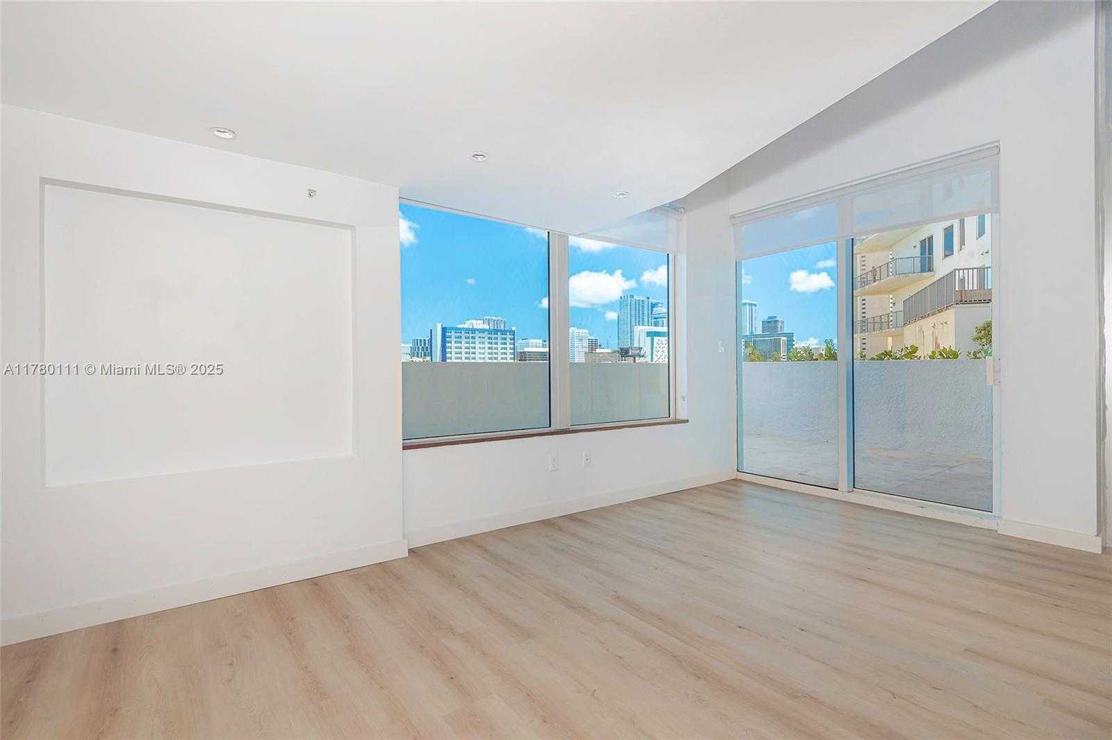 Small Image of 10 SOUTH WEST SOUTH RIVER DR #607, Miami Number 3