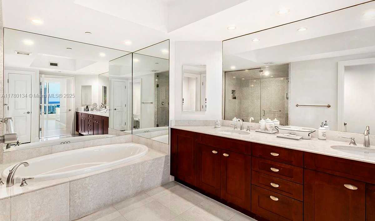 Small Image of 6000 ISLAND BLVD #2204, Aventura Number 9