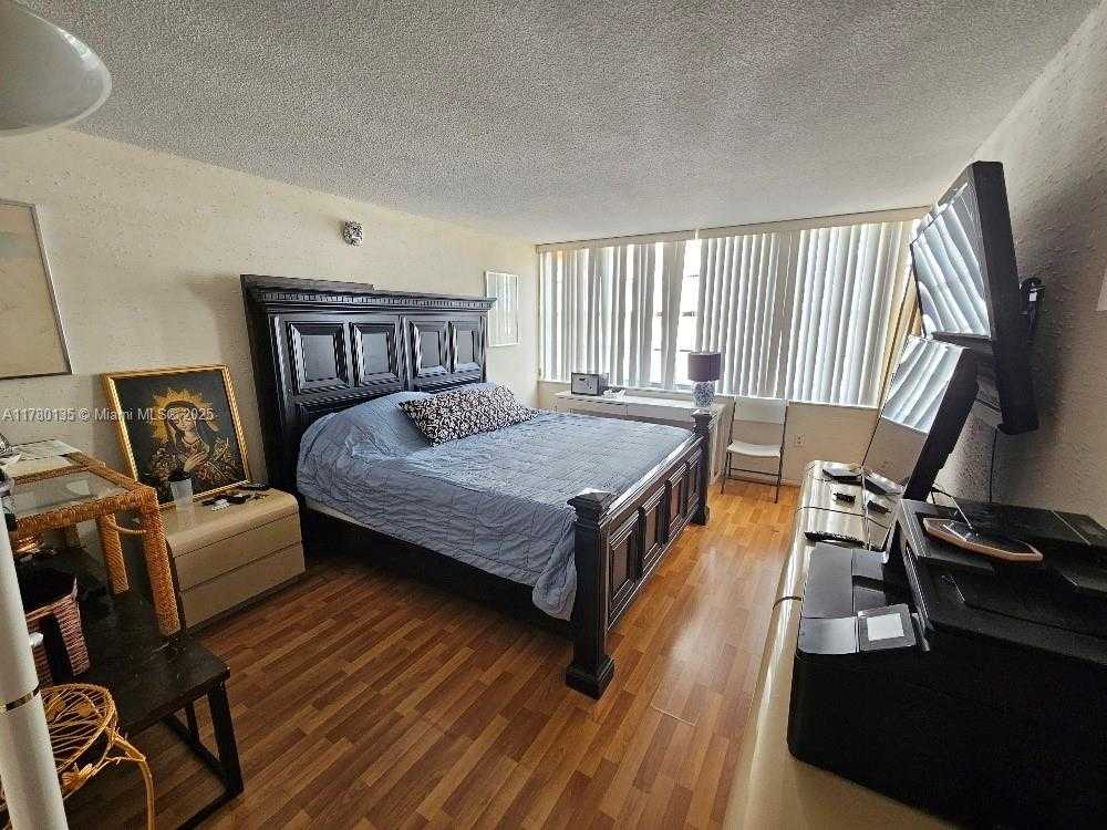 Small Image of 18061 BISCAYNE BLVD #802, Aventura Number 24