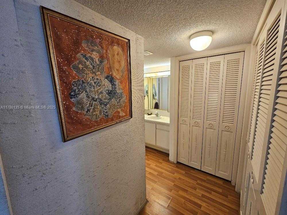 Small Image of 18061 BISCAYNE BLVD #802, Aventura Number 25