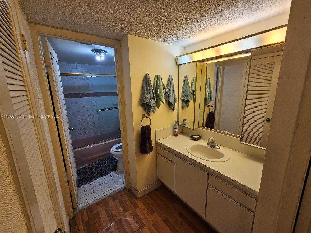 Small Image of 18061 BISCAYNE BLVD #802, Aventura Number 26