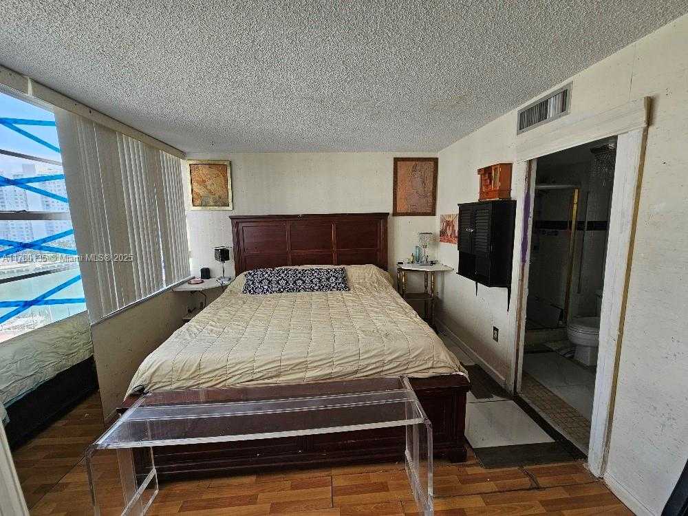Small Image of 18061 BISCAYNE BLVD #802, Aventura Number 28