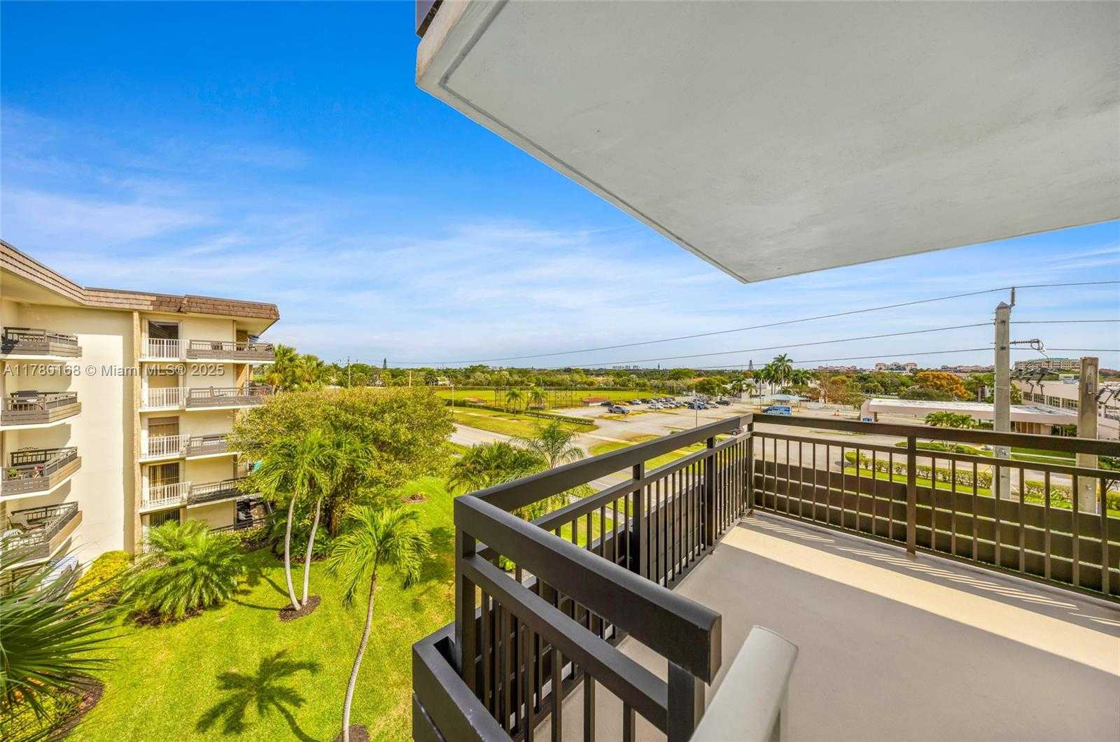 Small Image of 555 SW 4th Ave, Boca Raton, FL 33432, USA Number 9
