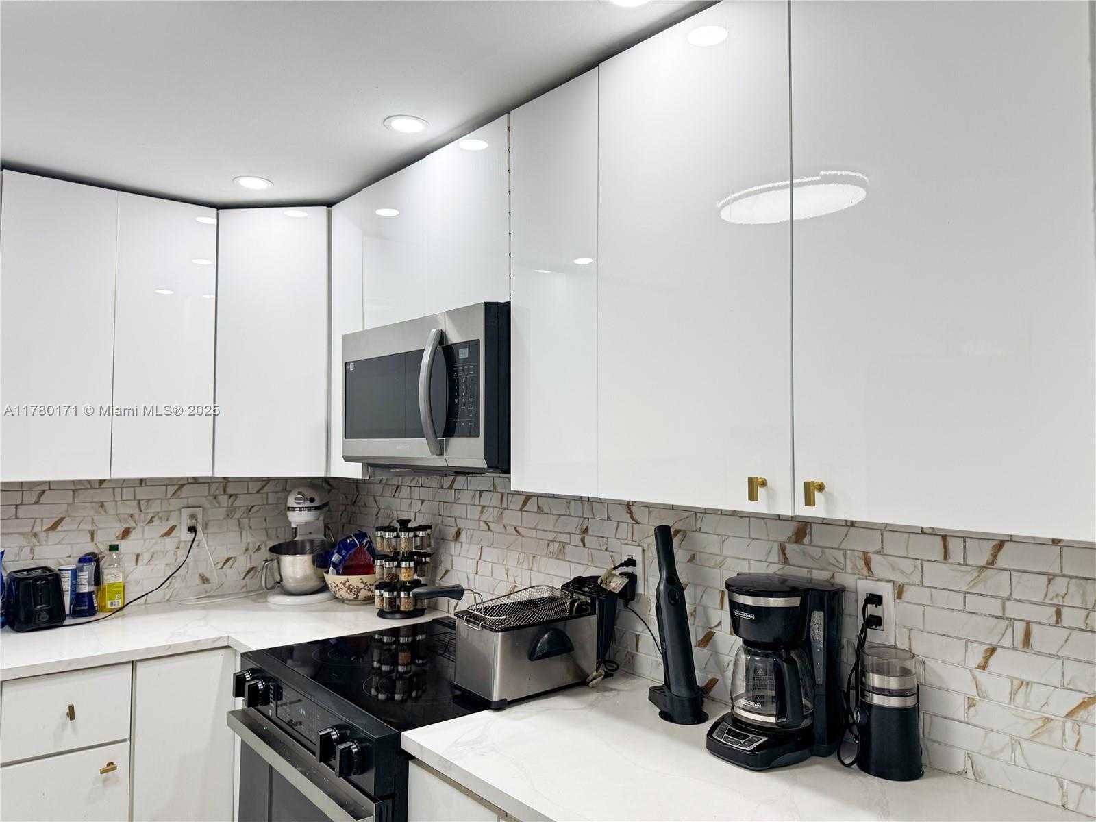 Small Image of 600 THREE ISLANDS BLVD #1118, Hallandale Beach Number 5