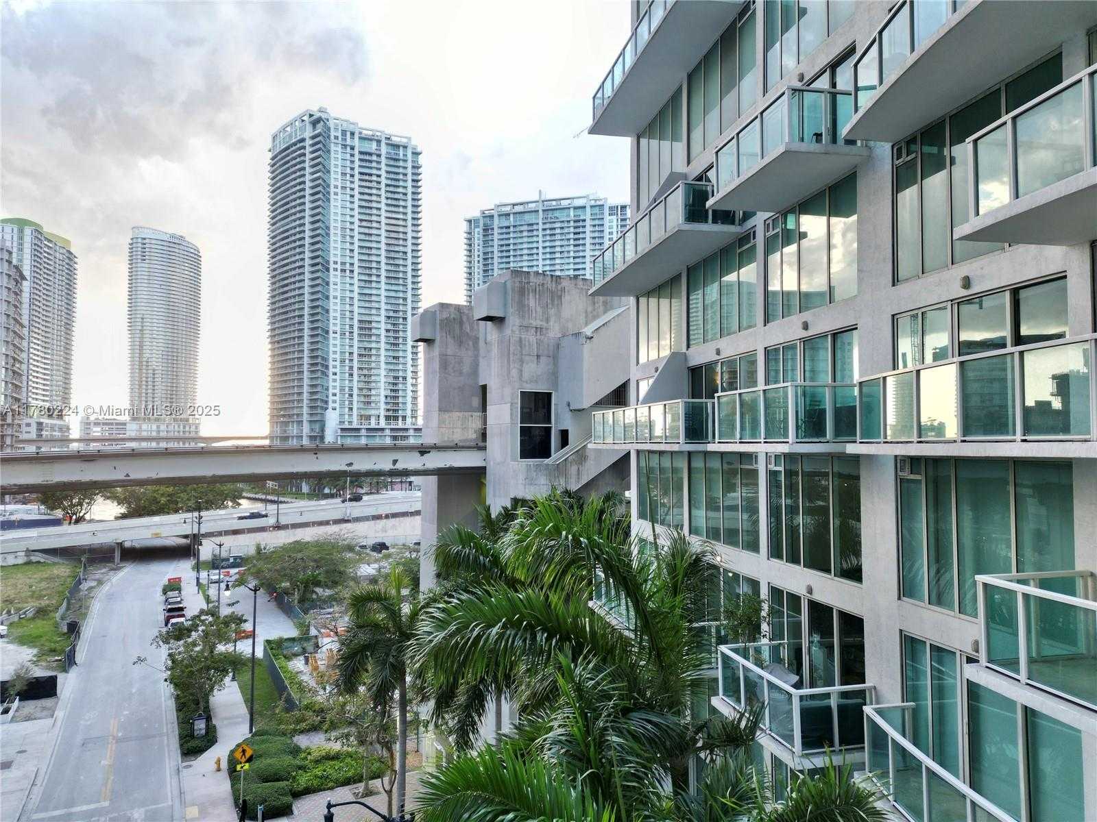 Small Image of 41 SOUTH EAST 5TH ST #406, Miami Number 15