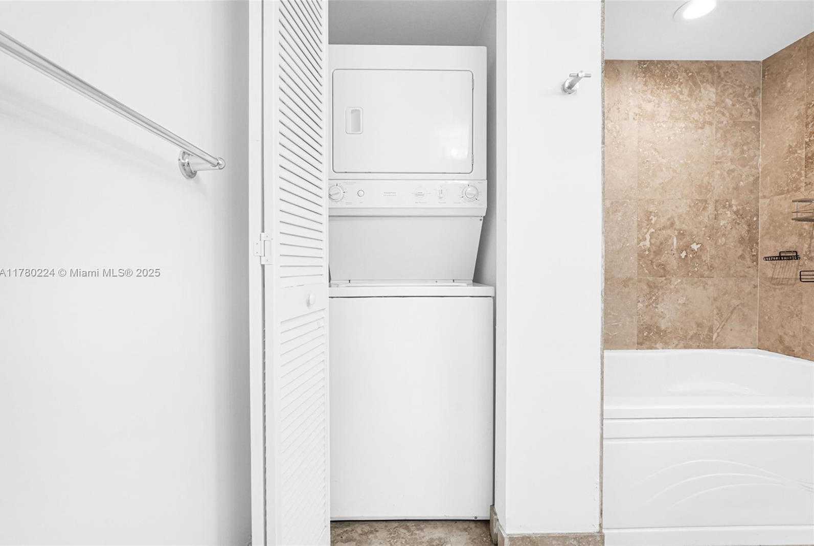 Small Image of 41 SOUTH EAST 5TH ST #406, Miami Number 26