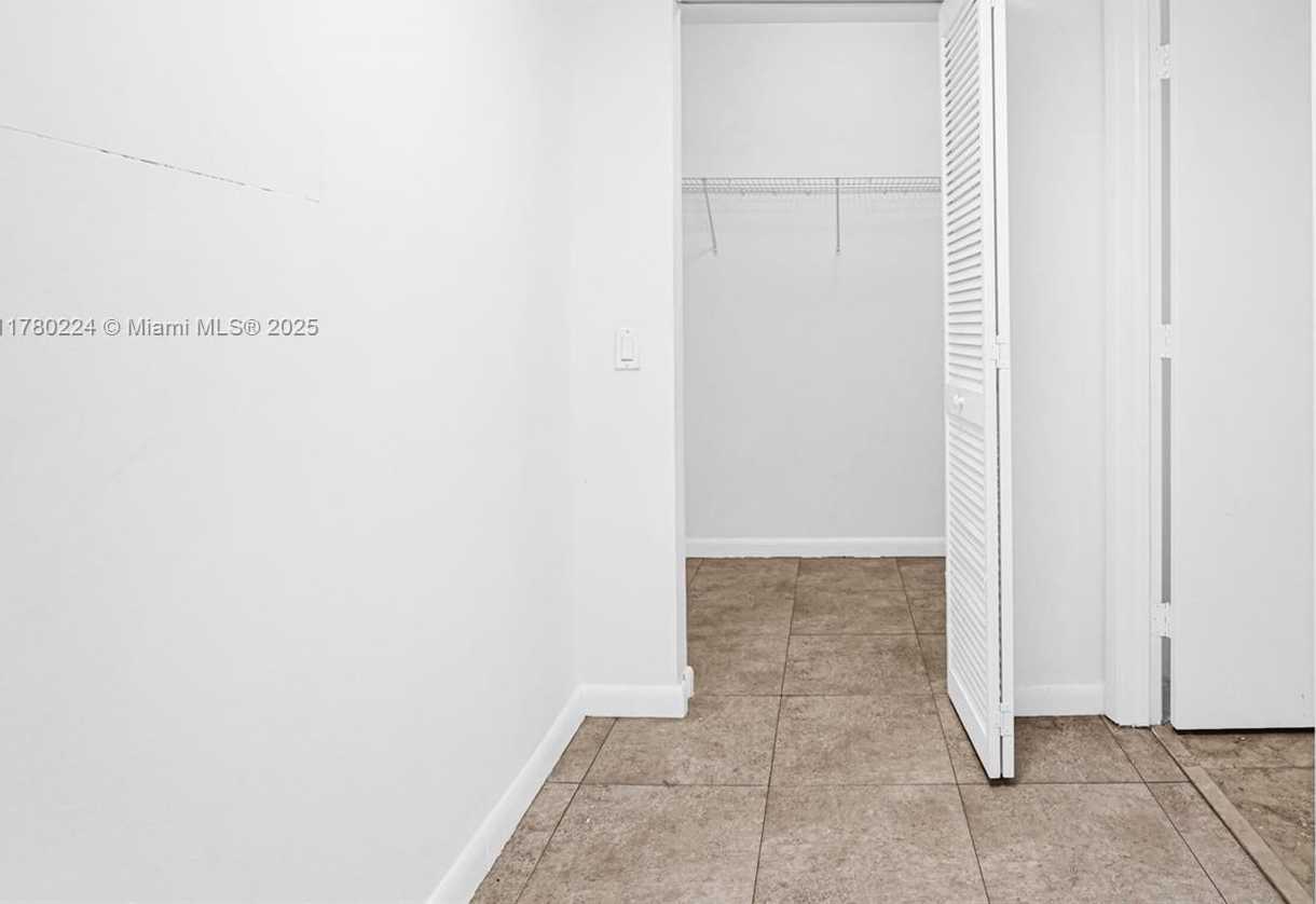 Small Image of 41 SOUTH EAST 5TH ST #406, Miami Number 28