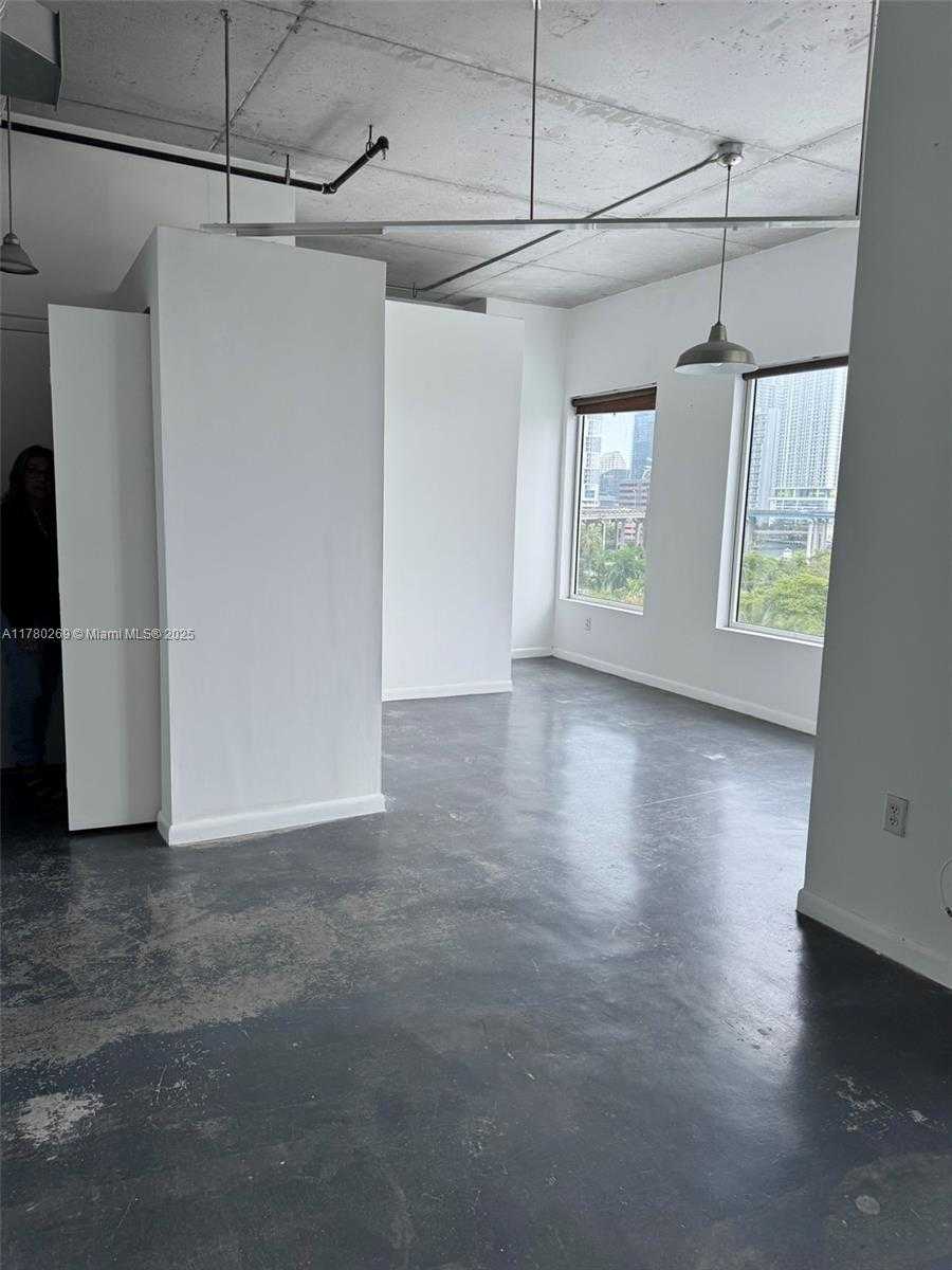 Small Image of 10 SOUTH WEST SOUTH RIVER DR #812, Miami Number 12