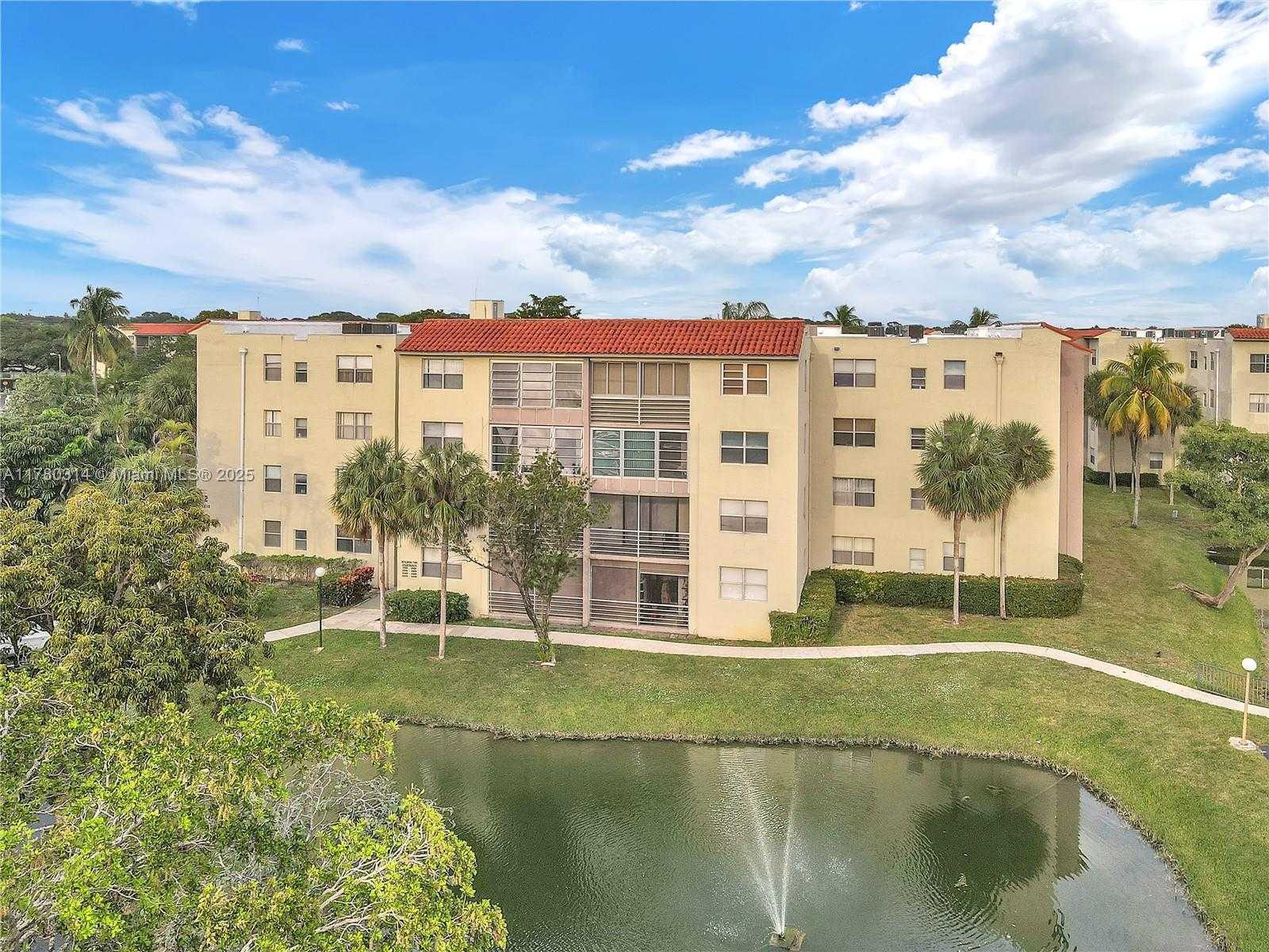Small Image of 1810 SOUTH WEST 81ST AVE #2412, North Lauderdale Number 3