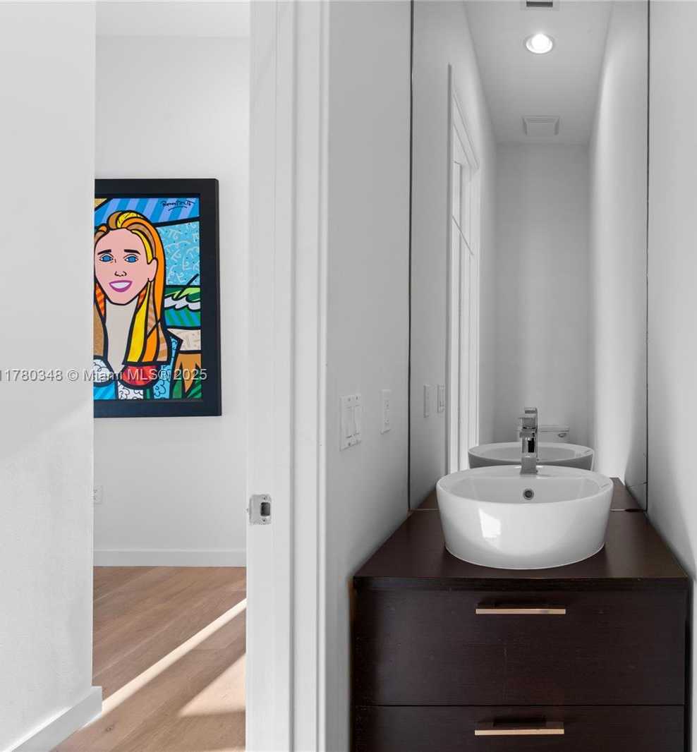 Small Image of 5875 COLLINS AVE #201, Miami Beach Number 13