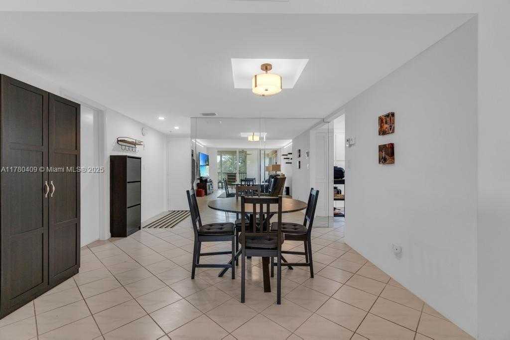 Small Image of 16300 GOLF CLUB RD #401, Weston Number 10