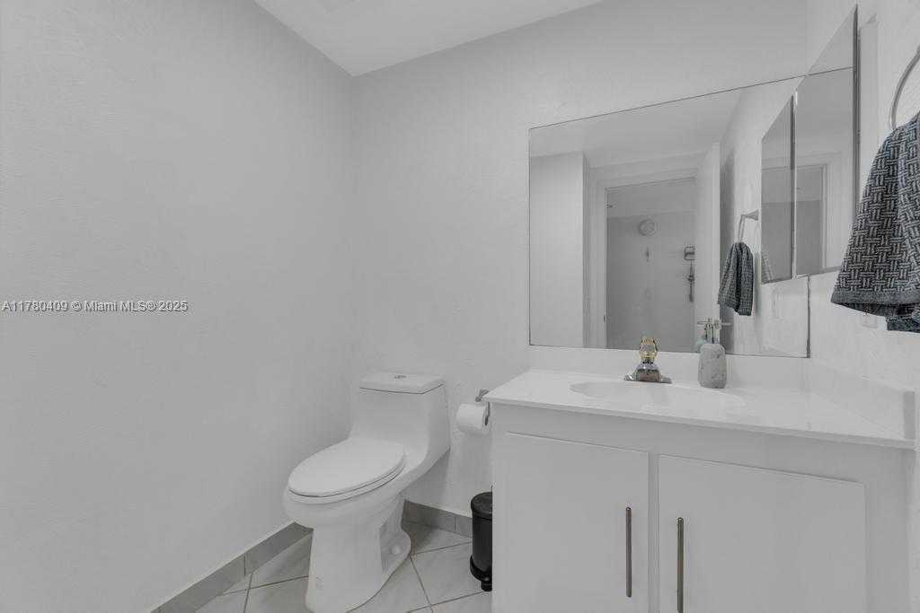 Small Image of 16300 GOLF CLUB RD #401, Weston Number 11