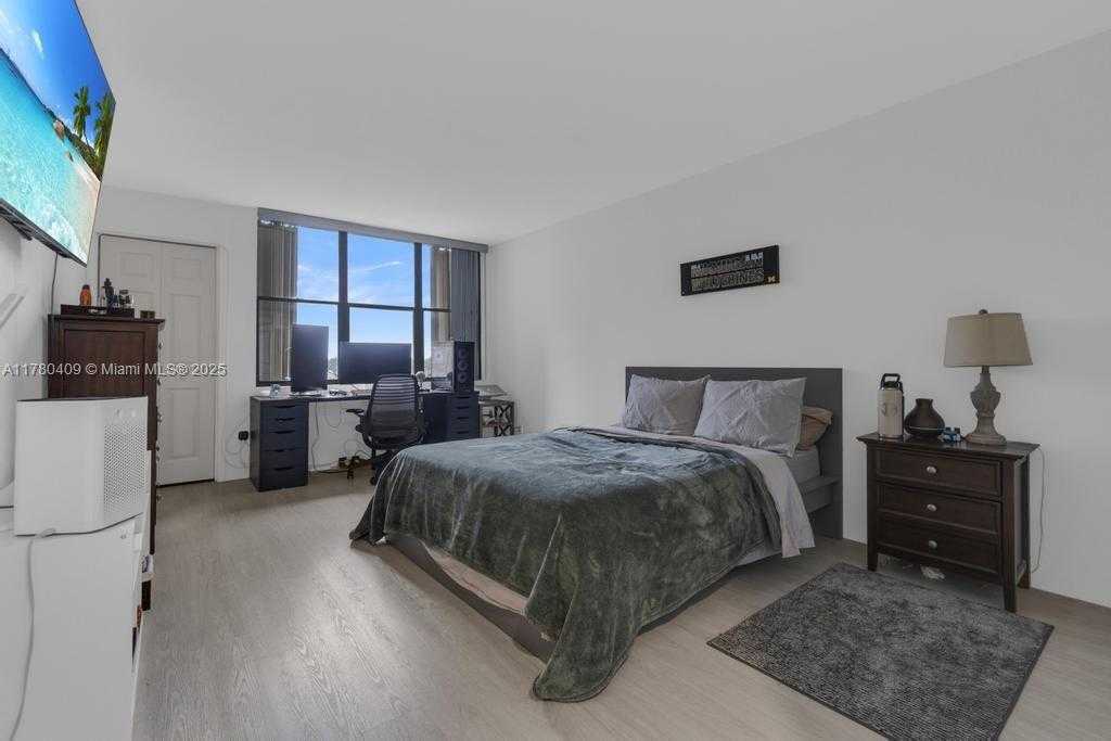 Small Image of 16300 GOLF CLUB RD #401, Weston Number 12