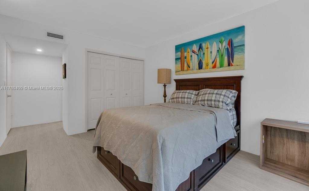 Small Image of 16300 GOLF CLUB RD #401, Weston Number 19