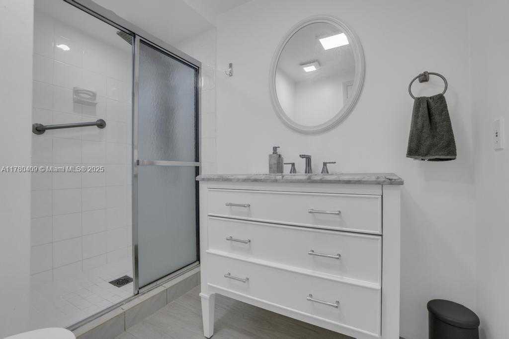 Small Image of 16300 GOLF CLUB RD #401, Weston Number 20