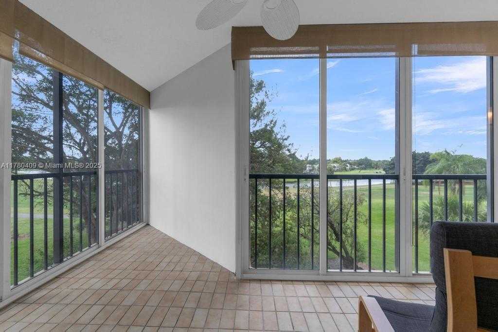Small Image of 16300 GOLF CLUB RD #401, Weston Number 21